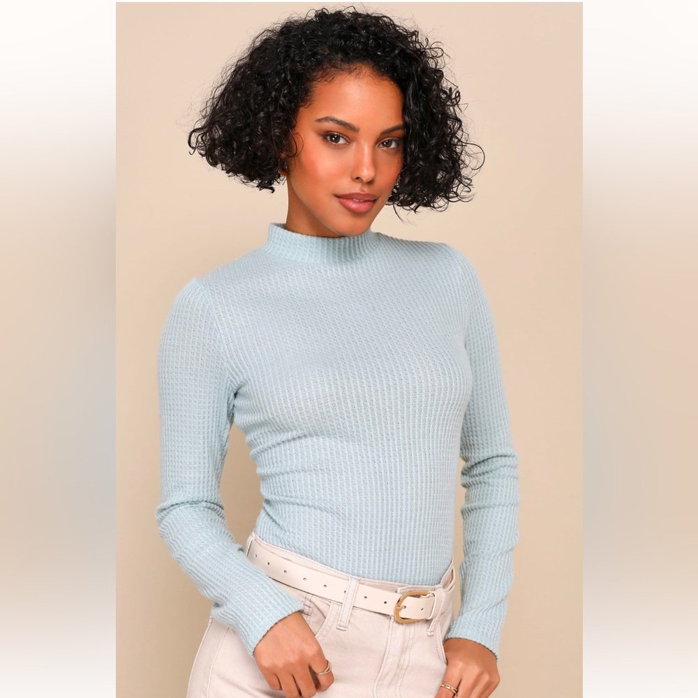 Lulu’s cropped, sea foam green, waffle knit sweater, size M